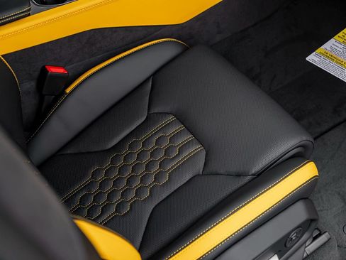 Used 2026 Lamborghini Urus SE AWD/4WD image 28
