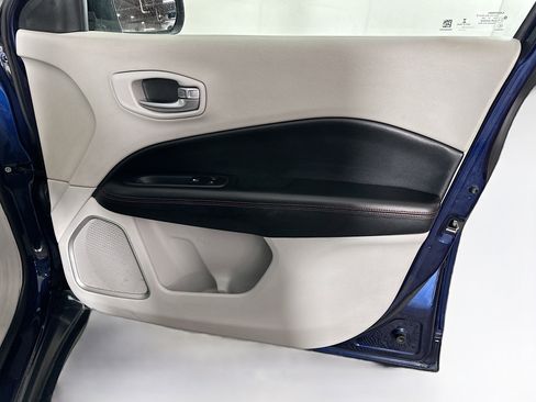 Used 2021 Jeep Compass Limited image 30