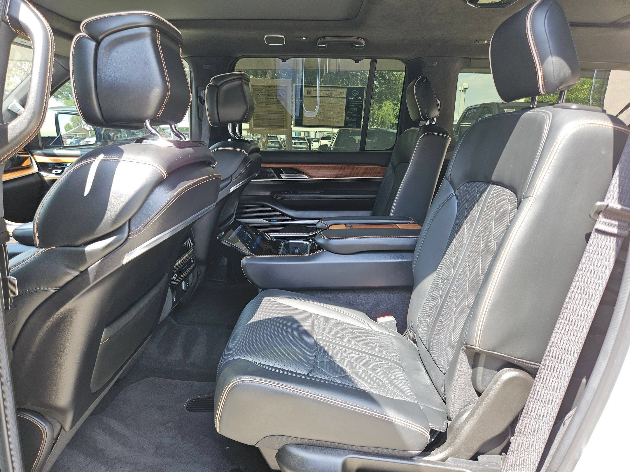 Used 2022 Jeep Grand Wagoneer Series III AWD/4WD image 14