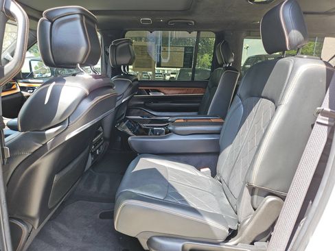 Used 2022 Jeep Grand Wagoneer Series III AWD/4WD image 14