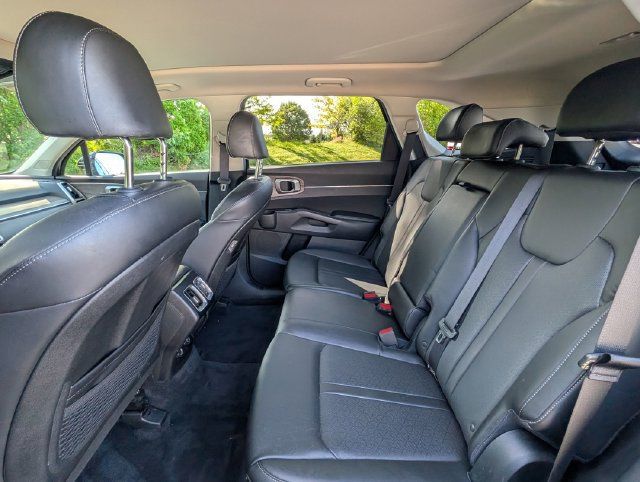 Used 2022 Kia Sorento S w/ Panoramic Sunroof Package AWD/4WD image 32