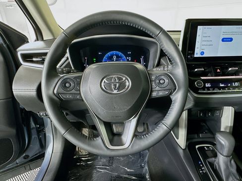 Used 2025 Toyota Corolla Cross XLE w/ Convenience Package AWD/4WD image 15