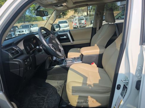 Used 2016 Toyota 4Runner SR5 Premium AWD/4WD image 5