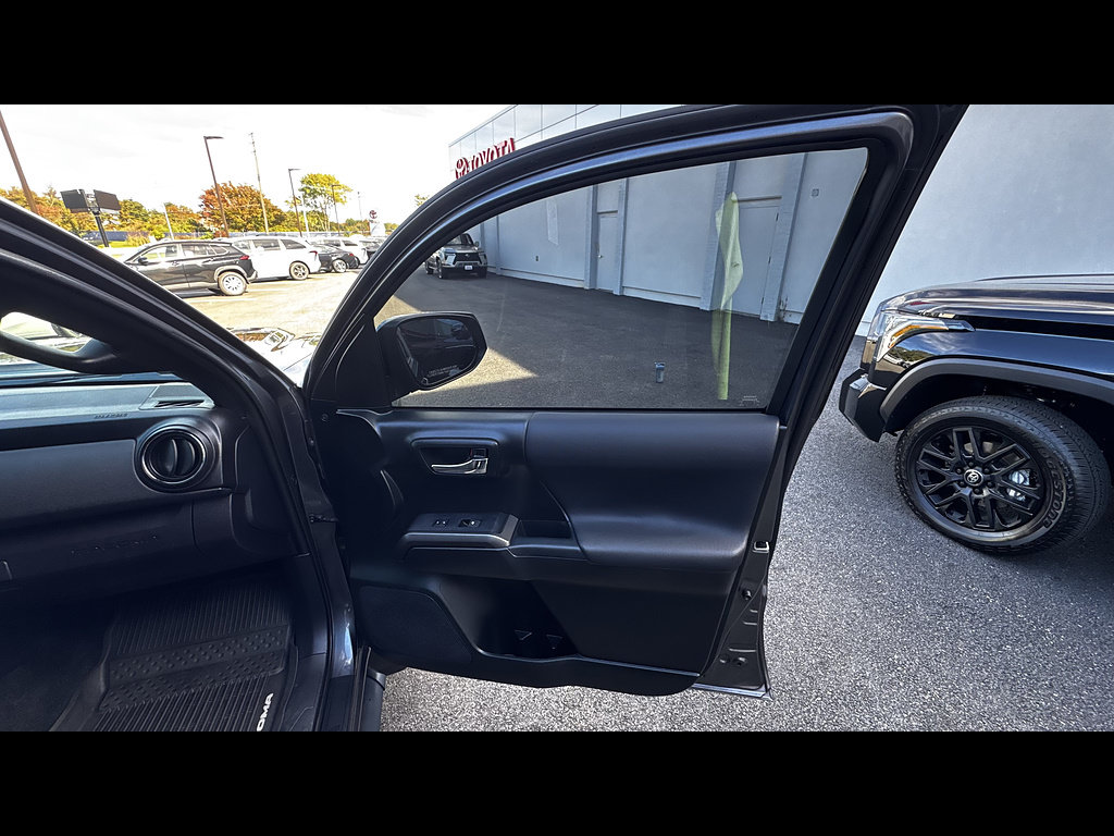 Certified 2019 Toyota Tacoma TRD Off-Road AWD/4WD image 32