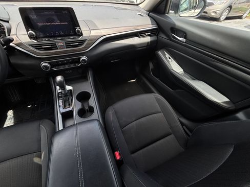 Used 2025 Nissan Altima 2.5 SV FWD image 36