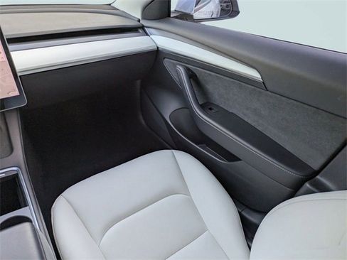 Used 2022 Tesla Model 3 Performance image 17