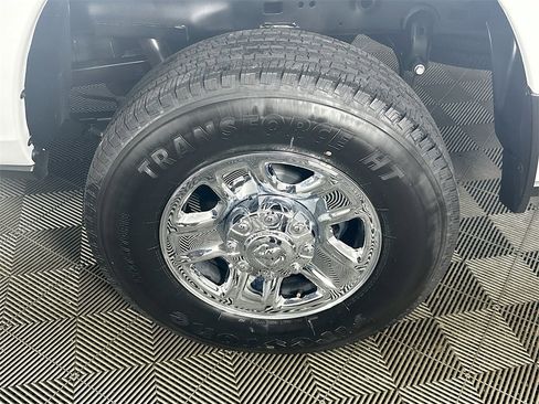 Used 2024 RAM 2500 Tradesman w/ Chrome Appearance Group image 33