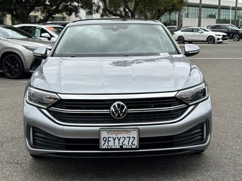 Used 2023 Volkswagen Jetta SEL FWD image 4