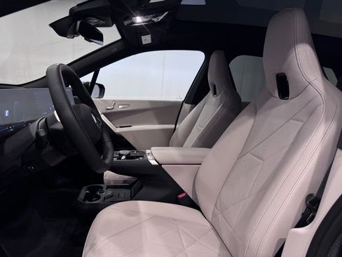 Used 2025 BMW iX xDrive50 w/ Premium Package image 8