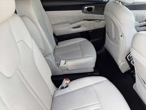 Certified 2023 Kia Sorento SX Prestige AWD/4WD image 12