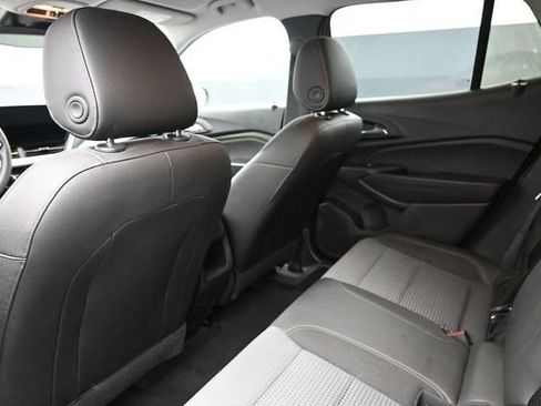 Used 2025 Chevrolet Trax LT FWD image 17