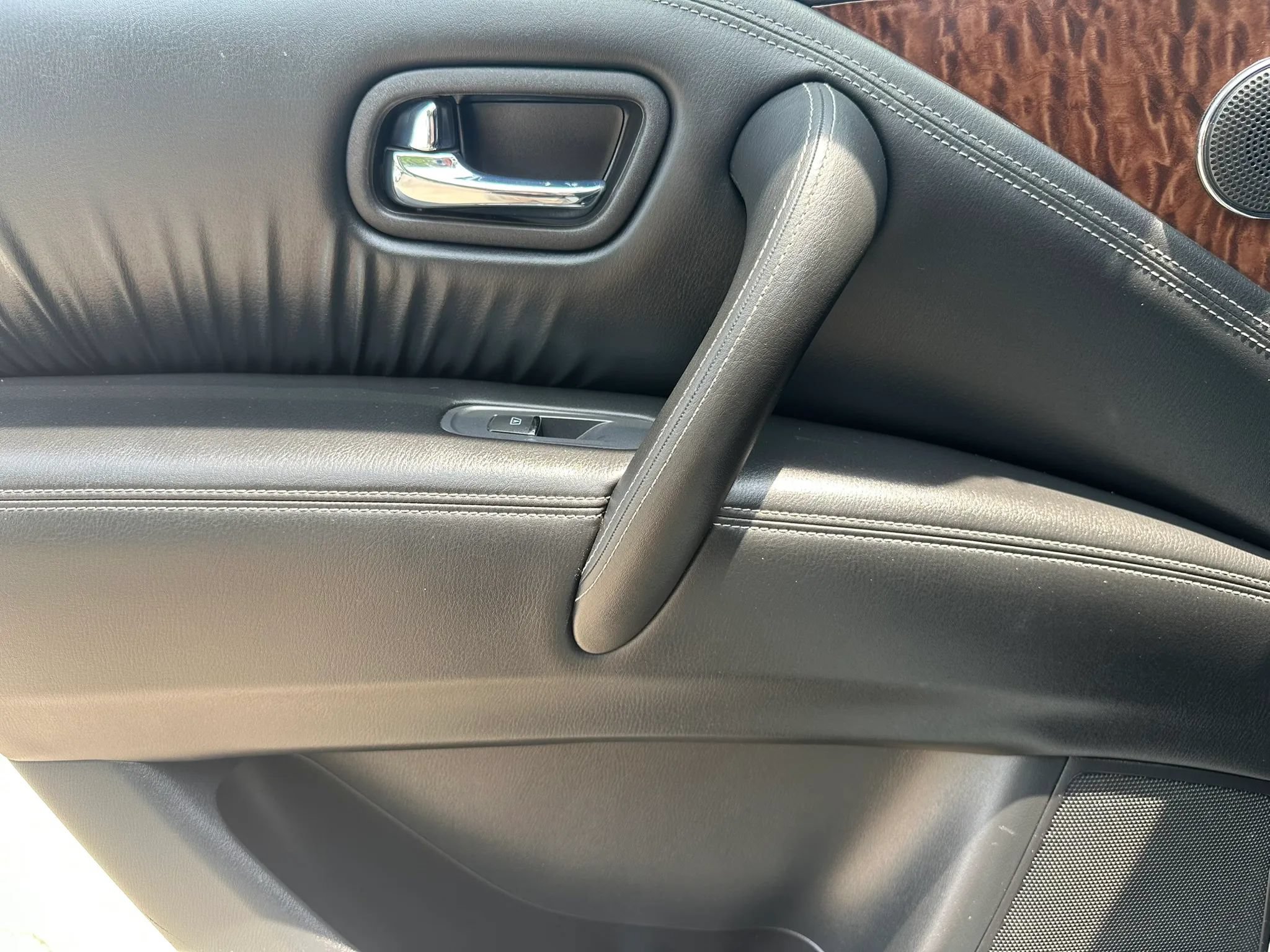 Used 2019 Nissan Armada Platinum w/ Captain's Chairs Package AWD/4WD image 13