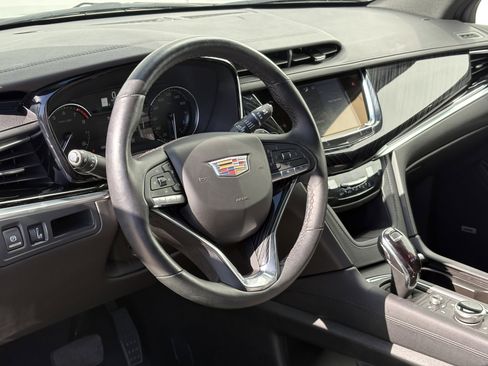 Certified 2025 Cadillac XT6 Premium Luxury AWD/4WD image 18