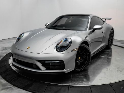 Used 2024 Porsche 911 Carrera GTS image 3