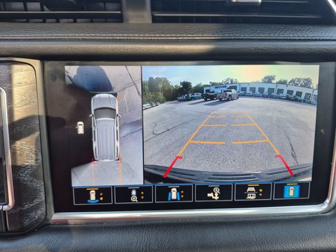Used 2021 GMC Yukon XL Denali w/ Denali Premium Package AWD/4WD image 16