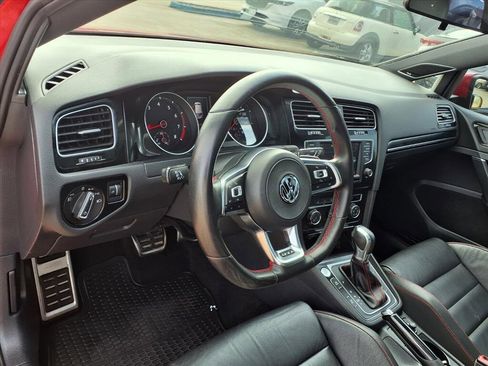 Used 2017 Volkswagen GTI SE image 12