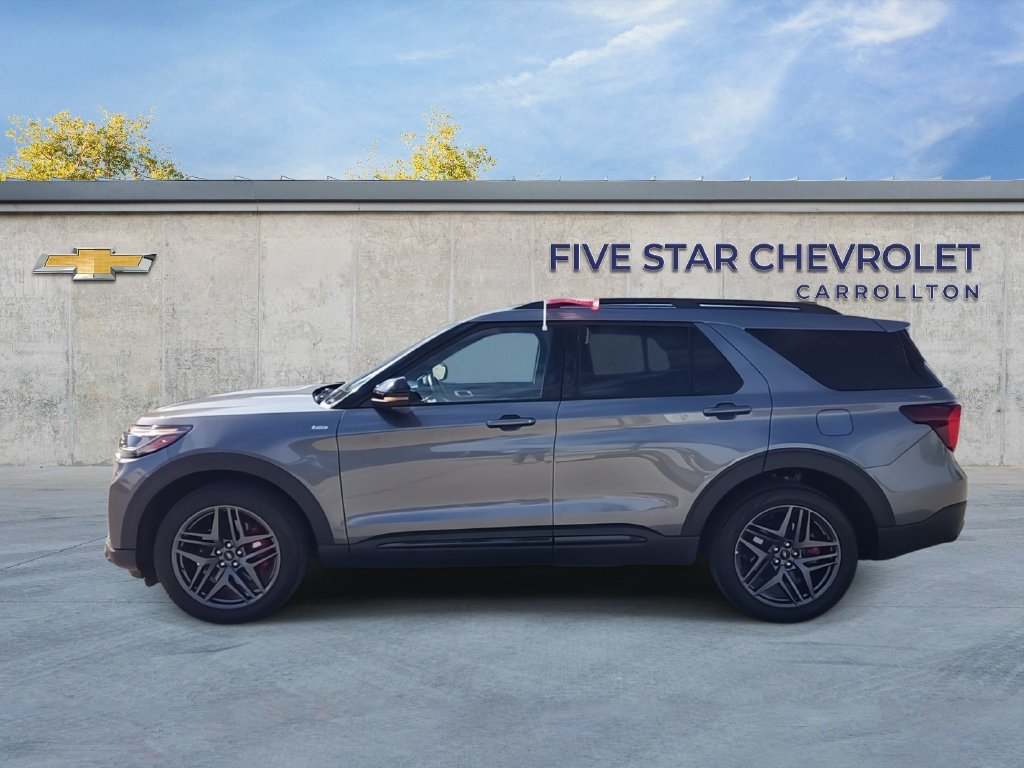 Used 2025 Ford Explorer ST-Line w/ ST-Line Street Pack AWD/4WD image 5