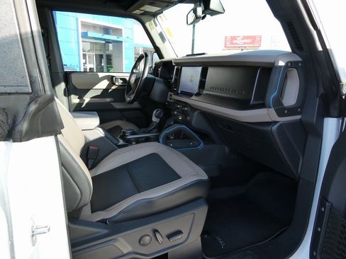 Used 2022 Ford Bronco Wildtrak image 15