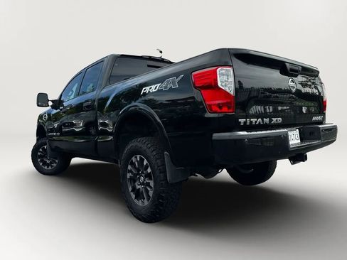 Used 2017 Nissan Titan PRO-4X w/ Pro-4x Convenience Package AWD/4WD image 4