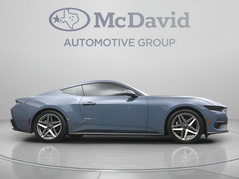 Used 2025 Ford Mustang Coupe RWD image 31