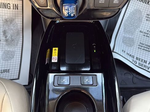 Used 2020 Toyota Prius XLE AWD/4WD image 31