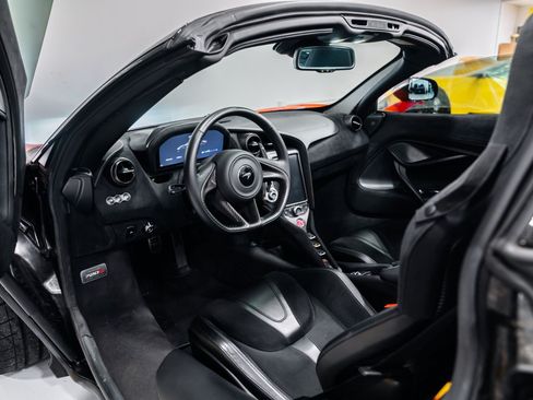 Used 2019 McLaren 720S Performance RWD image 11