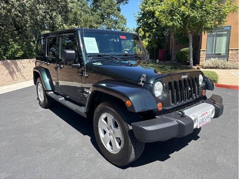 Used 2012 Jeep Wrangler Unlimited Sahara w/ Connectivity Group AWD/4WD image 5