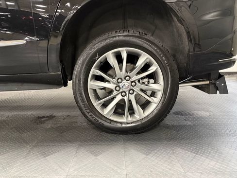 Used 2023 Buick Enclave Avenir FWD image 7