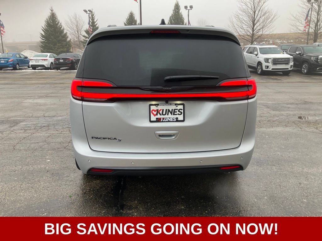 New 2026 Chrysler Pacifica Select w/ S Appearance Package FWD image 8