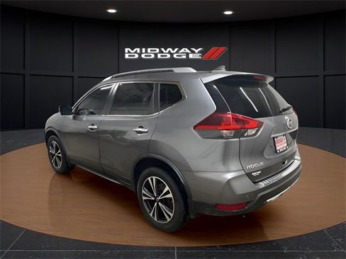 Used 2019 Nissan Rogue SV w/ Sun & Sound Touring Package image 3