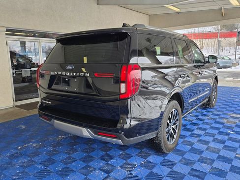 Used 2025 Ford Expedition Platinum image 6