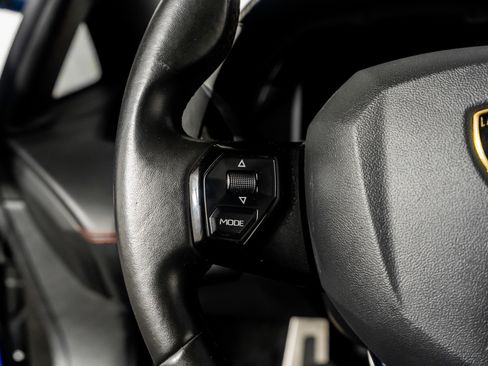 Used 2018 Lamborghini Aventador S image 39