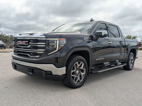 Used 2022 GMC Sierra 1500 SLT w/ SLT Premium Plus Package AWD/4WD image 9