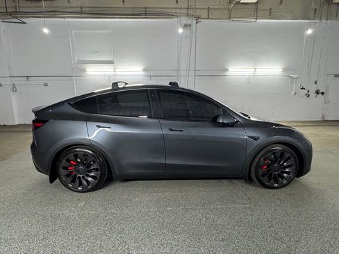 Used 2023 Tesla Model Y Performance image 10