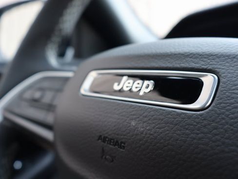 New 2025 Jeep Grand Cherokee Limited w/ Luxury Tech Group II image 27