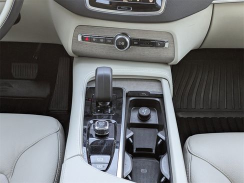 Certified 2024 Volvo XC90 T8 Plus w/ Protection Package Premier image 20