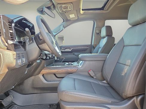 New 2025 GMC Sierra 2500 SLT w/ SLT Premium Package image 15