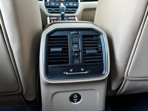 Certified 2026 Porsche Macan AWD/4WD image 24