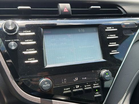 Certified 2018 Toyota Camry SE FWD image 28