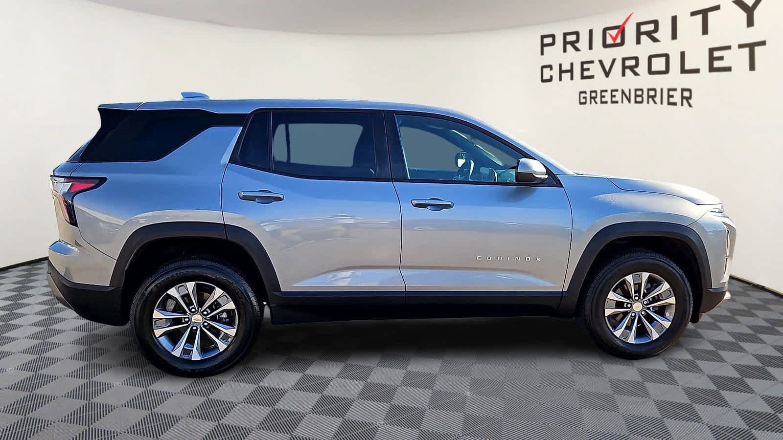 Used 2026 Chevrolet Equinox LT w/ Convenience Package II FWD image 9