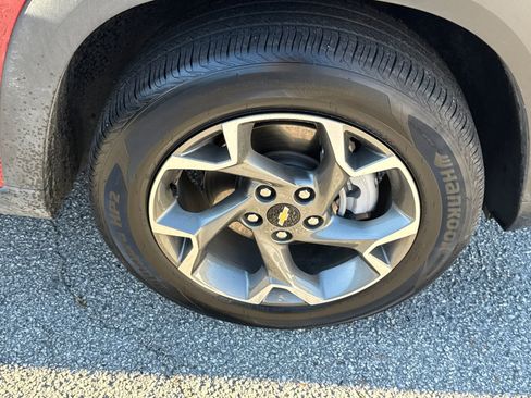 Used 2025 Chevrolet Trax LT w/ LT Convenience Package image 12