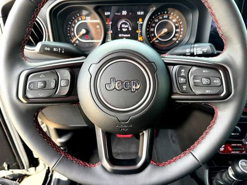 Used 2024 Jeep Gladiator Rubicon w/ Technology Group image 11