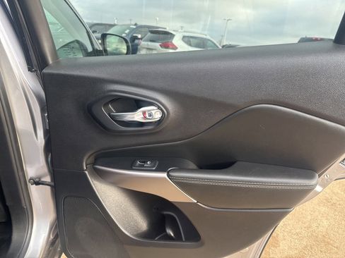 Used 2022 Jeep Cherokee Latitude Lux image 14