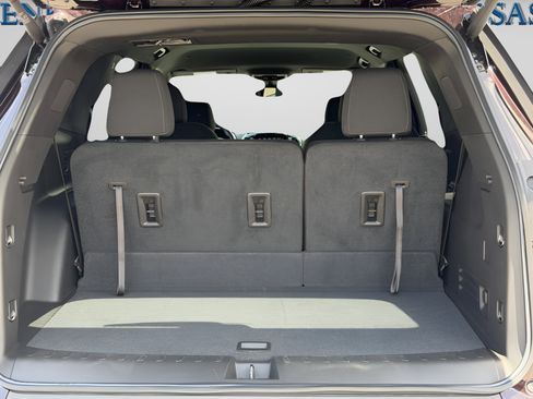 Used 2023 Chevrolet Traverse LT FWD image 13