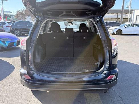 Used 2018 Toyota RAV4 LE image 15