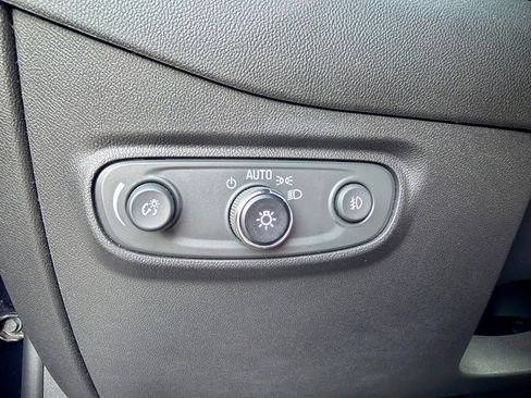 Used 2020 Chevrolet Equinox LT image 32