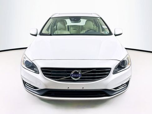 Used 2016 Volvo V60 T5 Platinum image 2