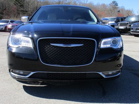 Used 2019 Chrysler 300 Limited image 2