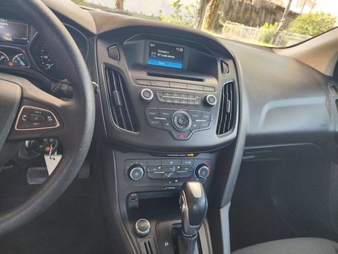 Used 2015 Ford Focus SE image 24