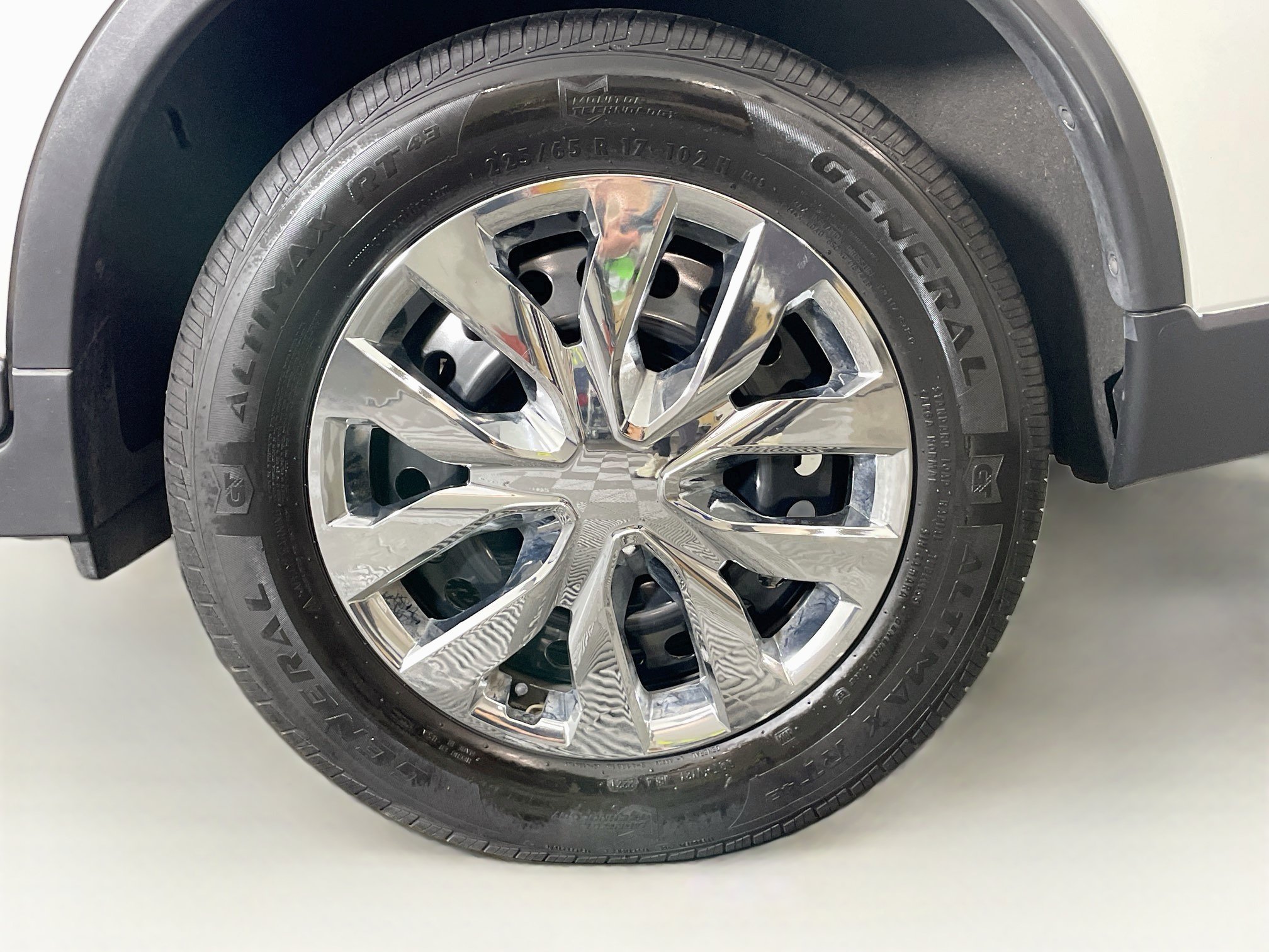 Used 2017 Nissan Rogue S FWD image 11